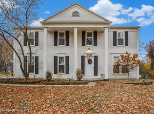 5748 Kingsfield Dr, West Bloomfield, MI