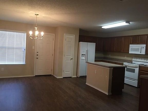 4th image of 5316 Throckmorton Drive