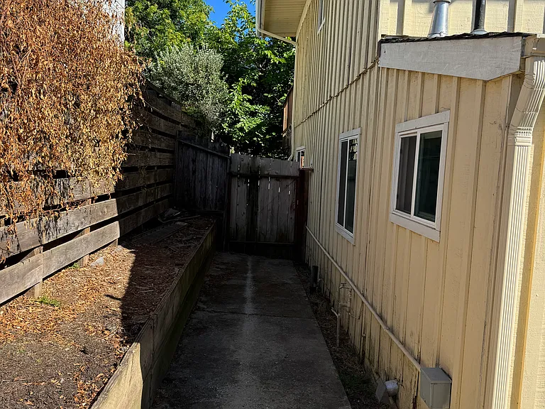 115 Christel Oaks Dr #B — Photo 28