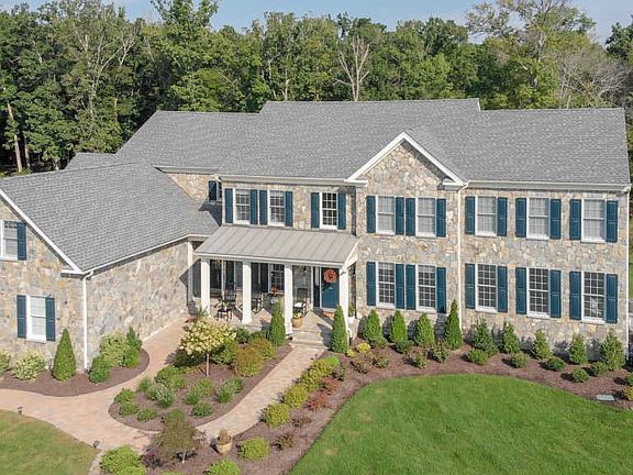 3rd image of 5194 Bonnie Brae Farm Dr