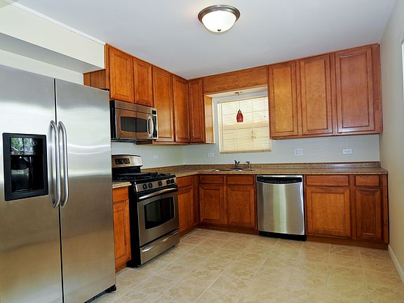 2nd image of 134 Algonquin St