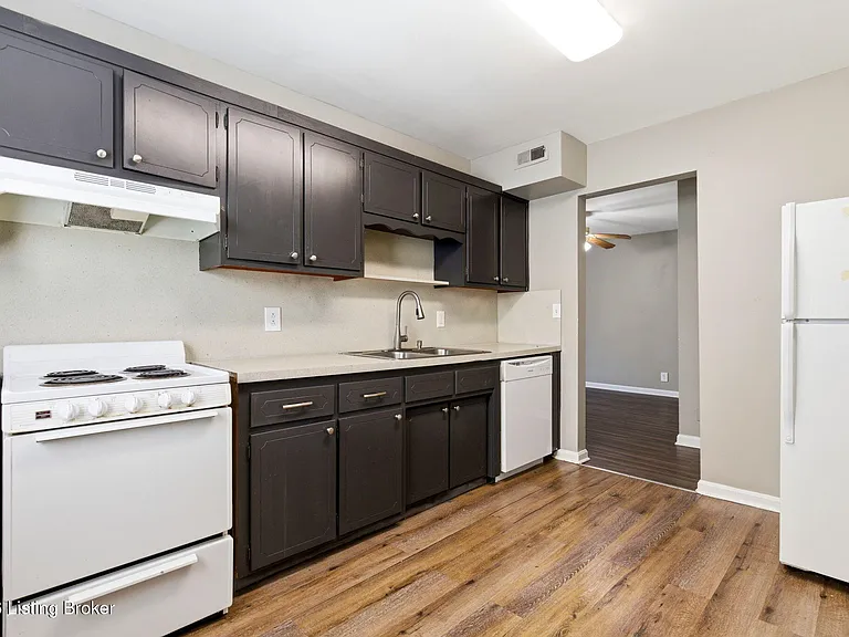 319 Idlewylde Dr #8 — Photo 9