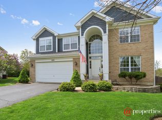 1828 S Waxwing Ln, Libertyville, IL 60048