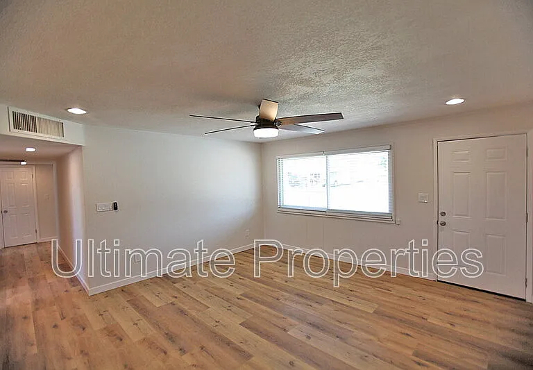 4129 E Bluefield Ave — Photo 5