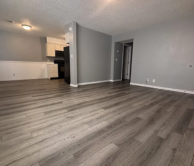 1521 Marcella St #1B — Photo 4