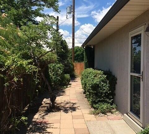 3rd image of 12813 Cedarbrook Ave NE