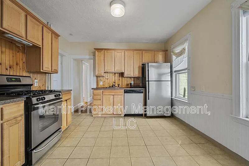 Building Photo - 31 Harold St #C