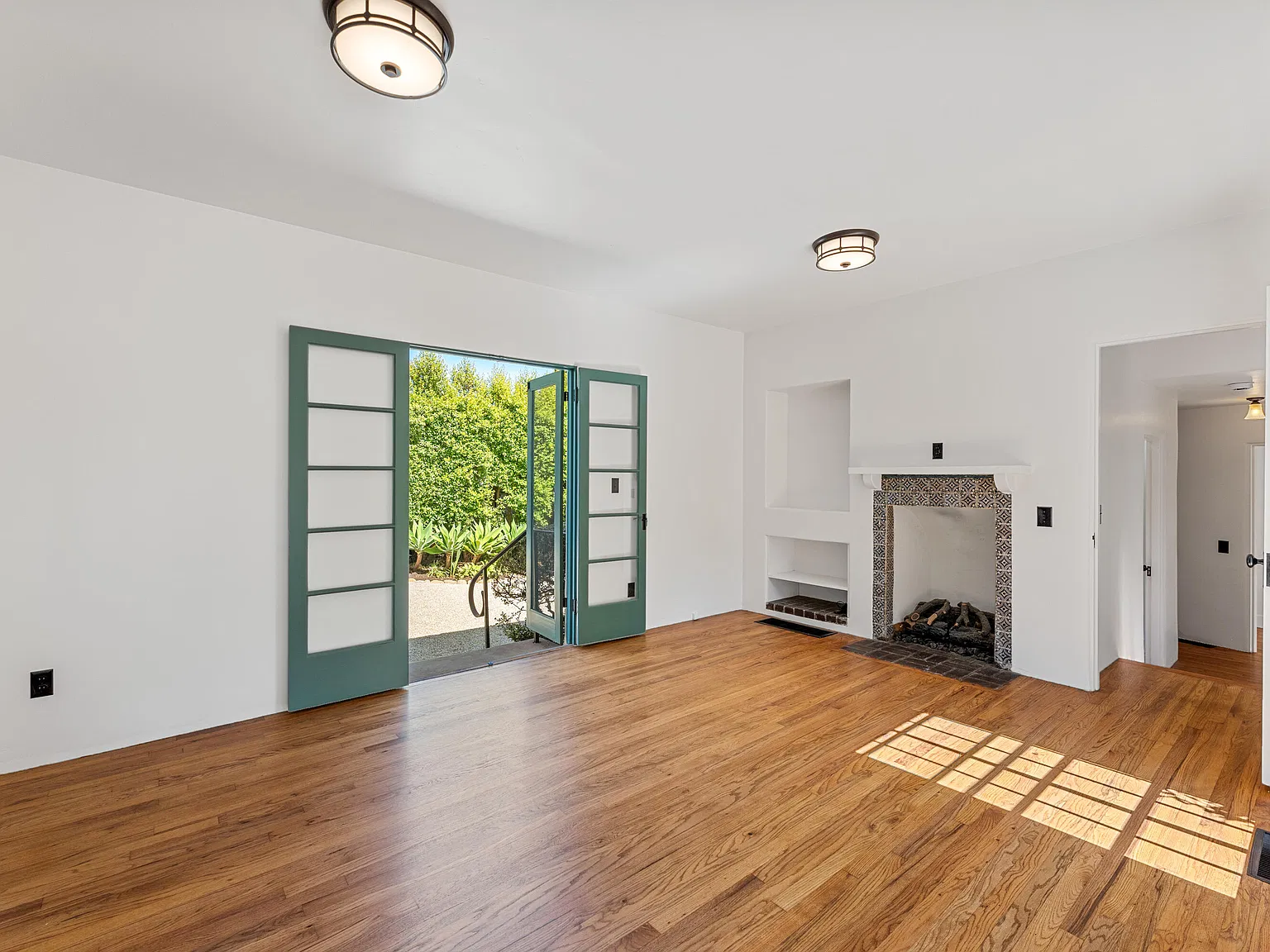 3 bed, 2.0 bath, $9,500 — Photo 4