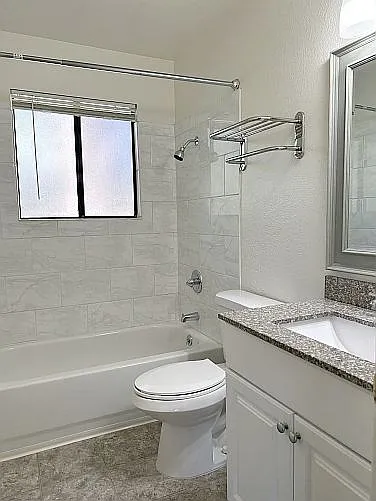Upstairs Full Bathroom