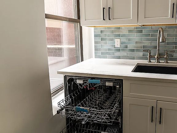 5th image of 317 E 18th St APT 1C