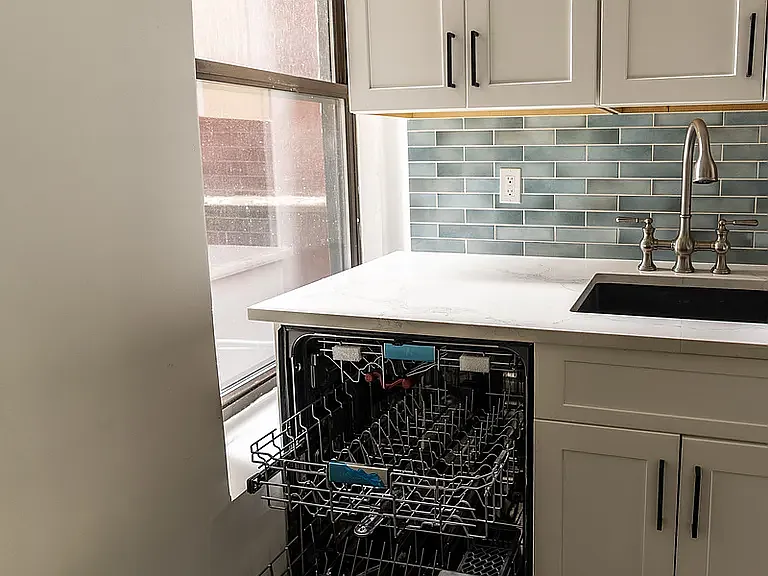 317 E 18th St #1C — Photo 5