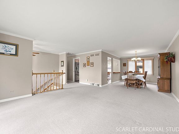 4th image of 940 S Villa Ave
