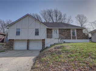 1108 SW 21st St, Blue Springs, MO 64015