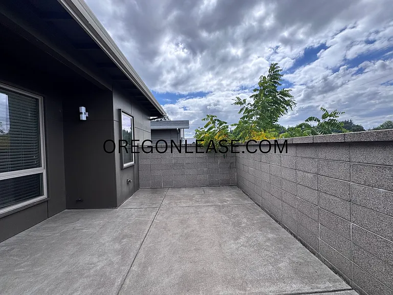 985 Lorella Ave — Photo 3