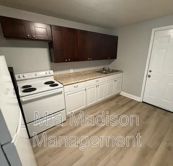 1511 Richards St — Photo 6