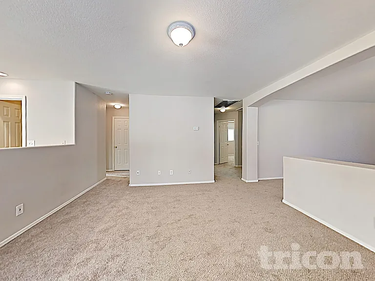 5013 S 24th Ave — Photo 5