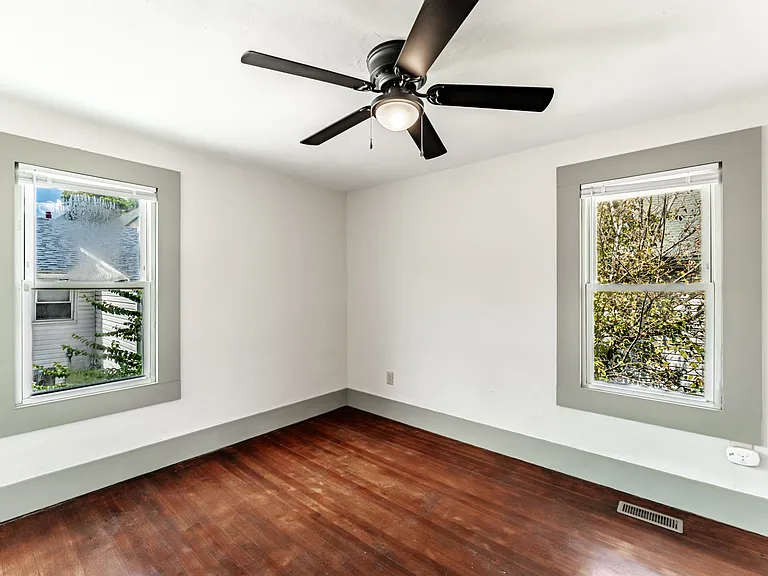 210 Dewey St — Photo 14
