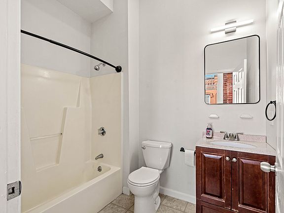 4th image of 62 Wingate St
