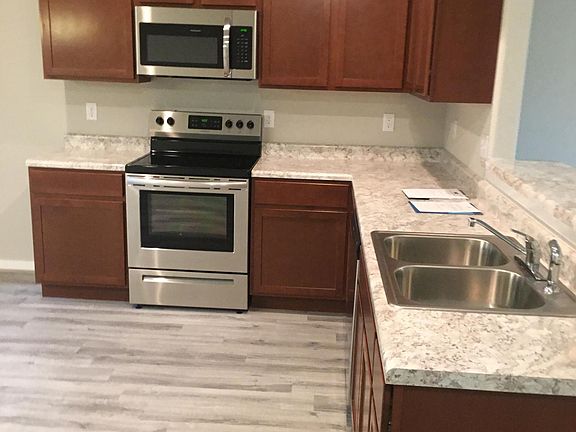 4th image of 702 SW Green World St