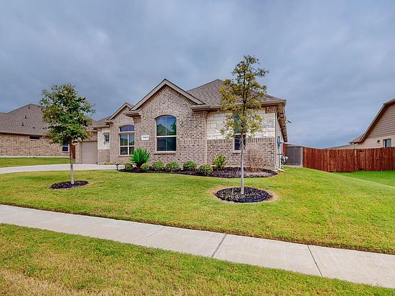 A home so spacious it requires 3 angles out front for you to get to get to know it