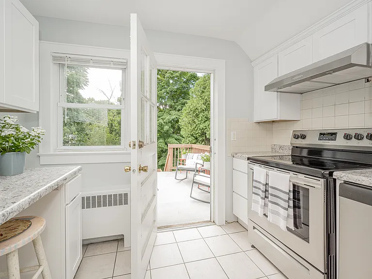 300 Hubbard Ave #2 — Photo 11