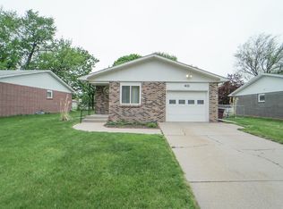 411 17th St, Aurora, NE 68818