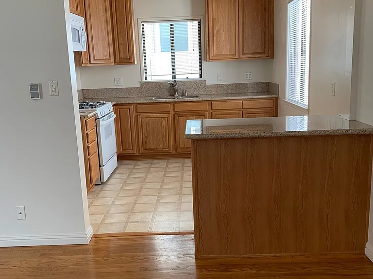 1128 Monterey Blvd — Photo 3