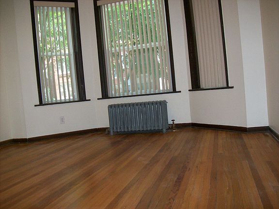 2nd image of 6338 N Lakewood Ave #1
