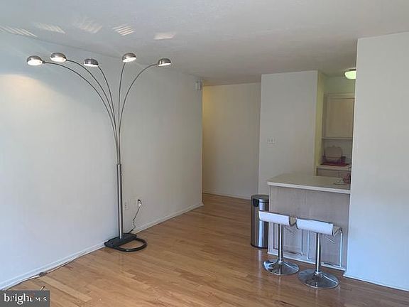 4th image of 2101 Chestnut St #17-1619