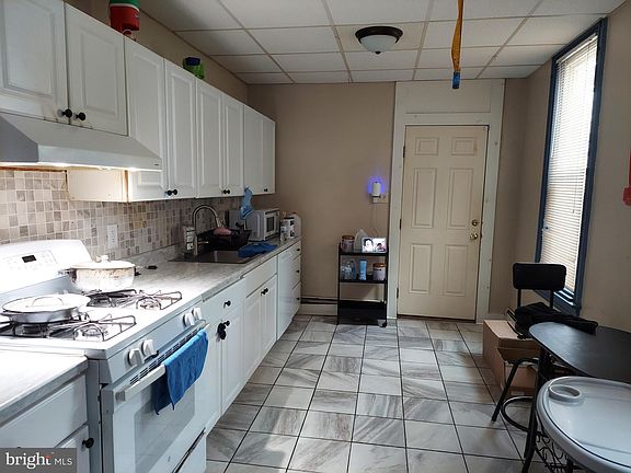 5th image of 841 E Philadelphia St