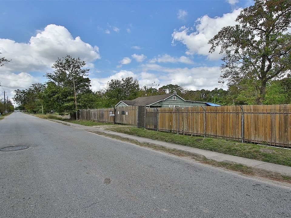 1st image of 324 Thornton Rd