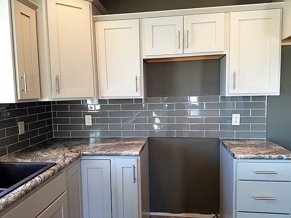 3rd image of 1400 Augustine Dr