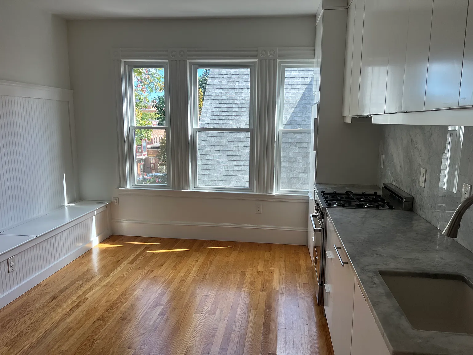 3 bed, 1343 sqft, $5,400 — Photo 2
