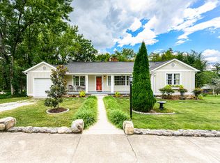 206 Ewbank Dr, Hendersonville, NC 28791