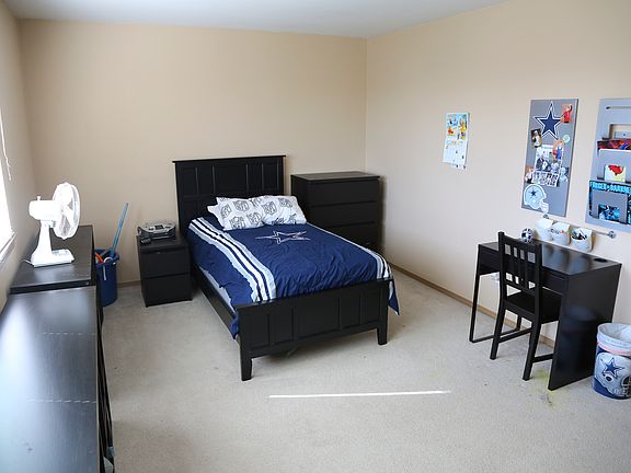 5th image of 9528 15th Ave Ct E.