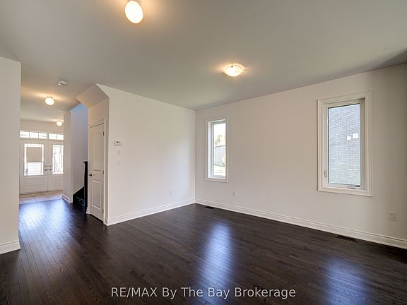 4th image of 25 Amber Dr