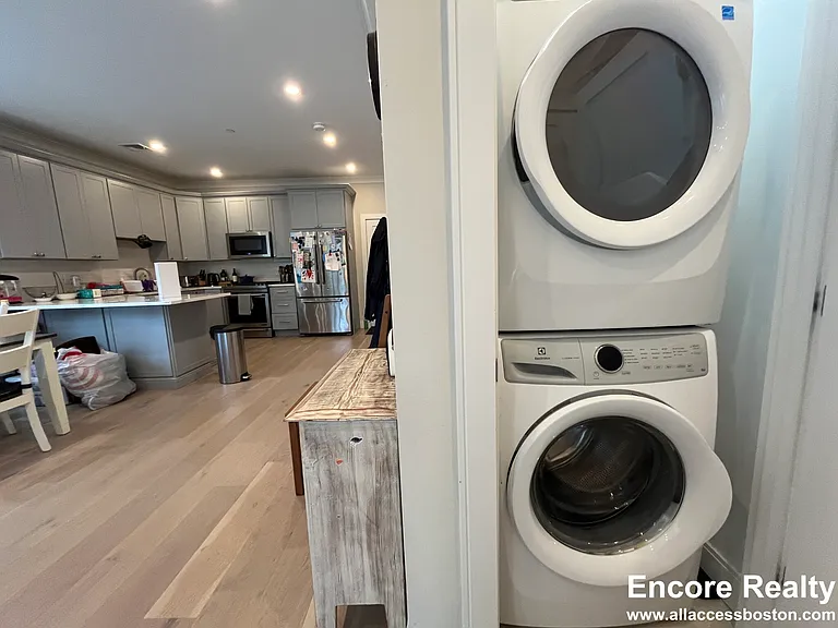 32 Cummins Hwy #4 — Photo 12