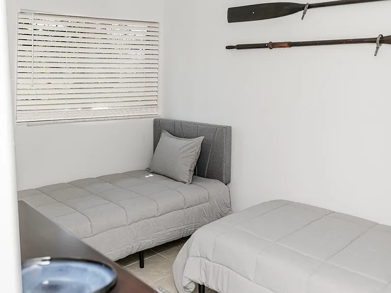 Bedroom #2 (2 twin beds)