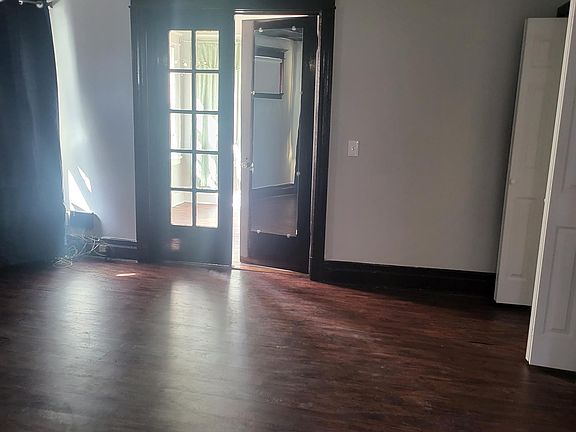 2nd image of 315 Egmont Ave APT 1