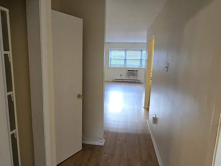 142 E Maple St #1 — Photo 11