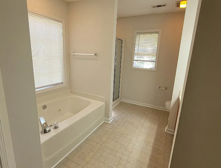 315 Robin Hood Rd — Photo 10