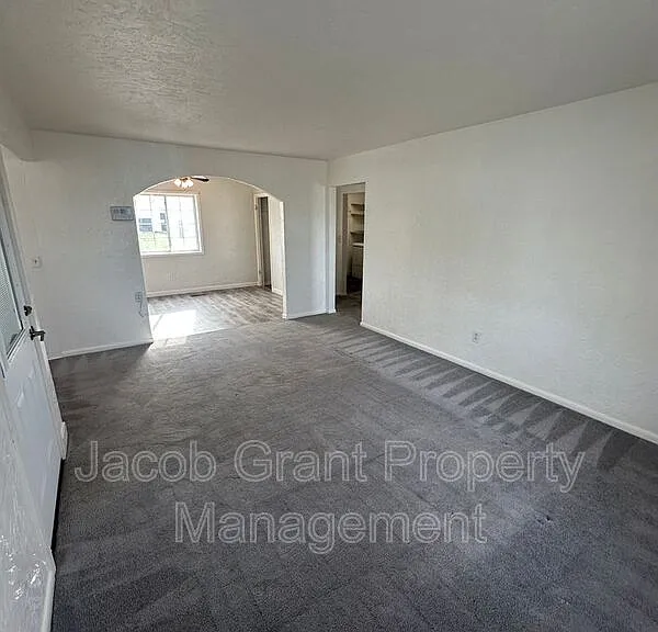 4590 N 15 E — Photo 2