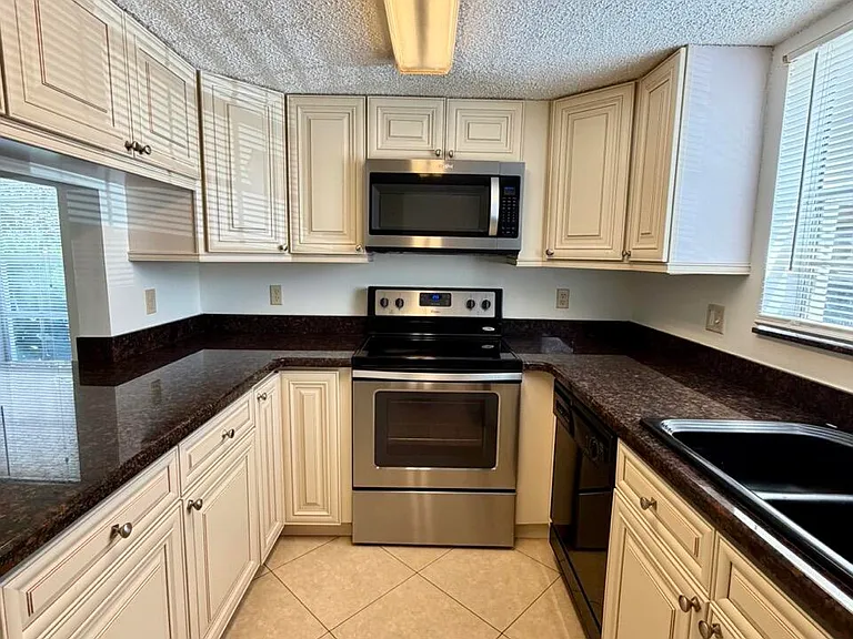 6308 La Costa Dr #D — Photo 10