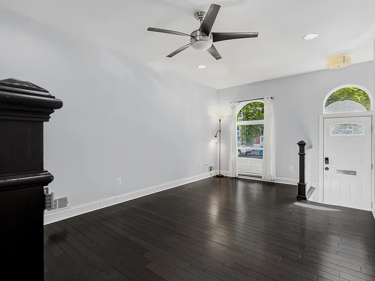 412 S East Ave — Photo 10