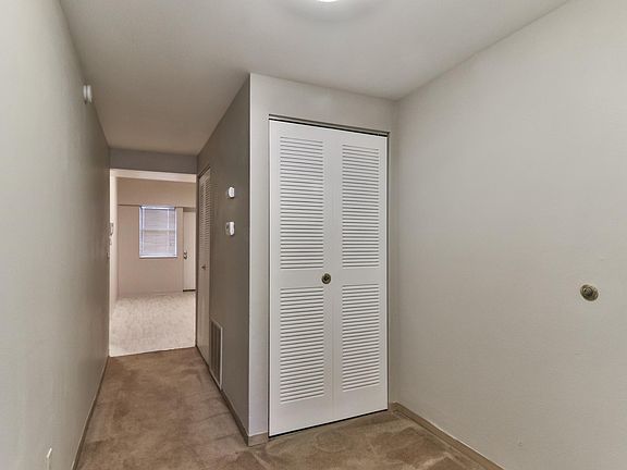 3rd image of 5527 Pershing Ave APT 22