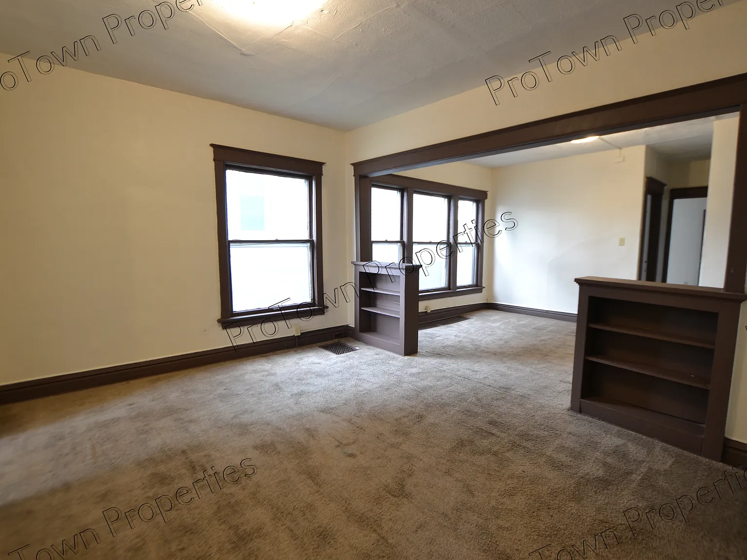2 bed, 1.0 bath, 864 sqft, $1,095 — Photo 2
