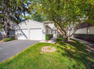 242 Monroe Rd, Bolingbrook, IL 60440