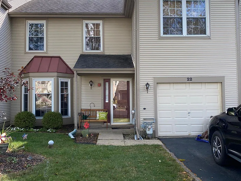 22 Magnolia Dr — Photo 1