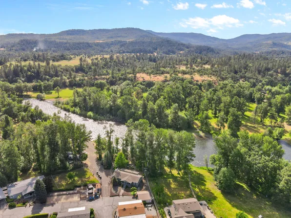 20055 Highway 62 Unit 35, Shady Cove, OR 97539