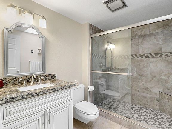 4th image of 10926 W Palmeras Dr